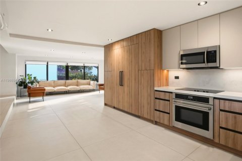 Casa en venta en Miami, Florida, 5 dormitorios, 231.23 m2 № 2028692 - foto 11