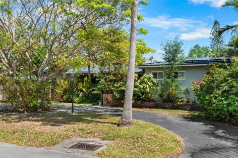 House in South Miami, Florida 3 bedrooms, 176.51 sq.m. № 2057430 - photo 4
