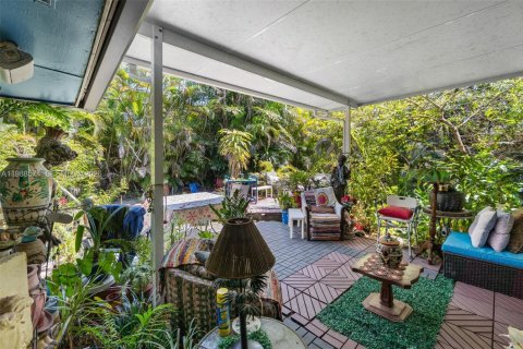 House in South Miami, Florida 3 bedrooms, 176.51 sq.m. № 2057430 - photo 25