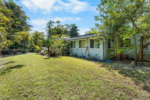 House in South Miami, Florida 3 bedrooms, 176.51 sq.m. № 2057430 - photo 30