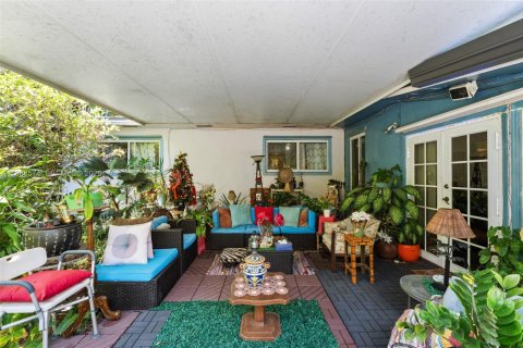House in South Miami, Florida 3 bedrooms, 176.51 sq.m. № 2057430 - photo 27