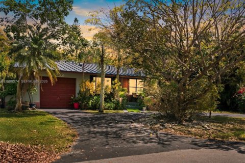 House in South Miami, Florida 3 bedrooms, 176.51 sq.m. № 2057430