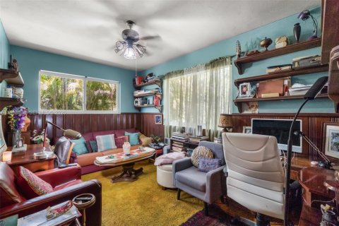 House in South Miami, Florida 3 bedrooms, 176.51 sq.m. № 2057430 - photo 11