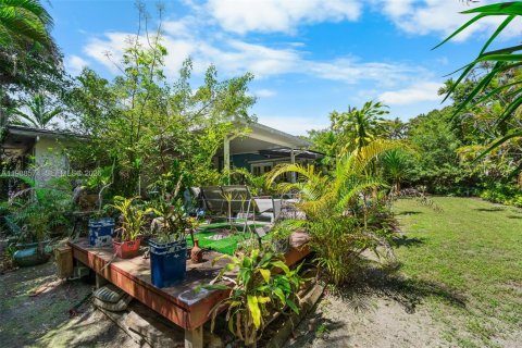 House in South Miami, Florida 3 bedrooms, 176.51 sq.m. № 2057430 - photo 28