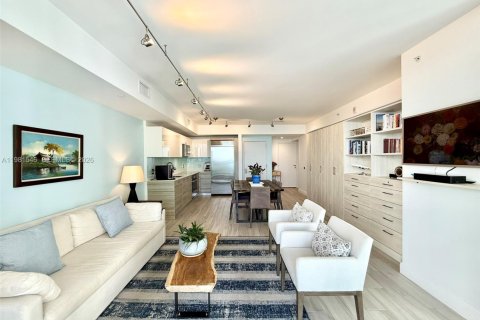 Condo in Miami, Florida, 3 bedrooms № 2080129 - photo 4
