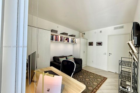 Condo in Miami, Florida, 3 bedrooms № 2080129 - photo 26