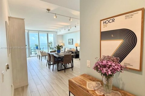 Condo in Miami, Florida, 3 bedrooms № 2080129 - photo 6