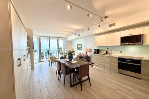 Condo in Miami, Florida, 3 bedrooms № 2080129 - photo 5