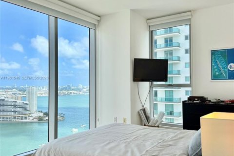 Condo in Miami, Florida, 3 bedrooms № 2080129 - photo 18