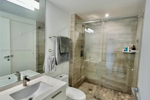 Condo in Miami, Florida, 3 bedrooms № 2080129 - photo 16