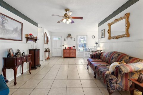 House in Casselberry, Florida 3 bedrooms, 165.46 sq.m. № 1640490 - photo 6