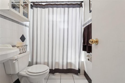 House in Casselberry, Florida 3 bedrooms, 165.46 sq.m. № 1640490 - photo 22