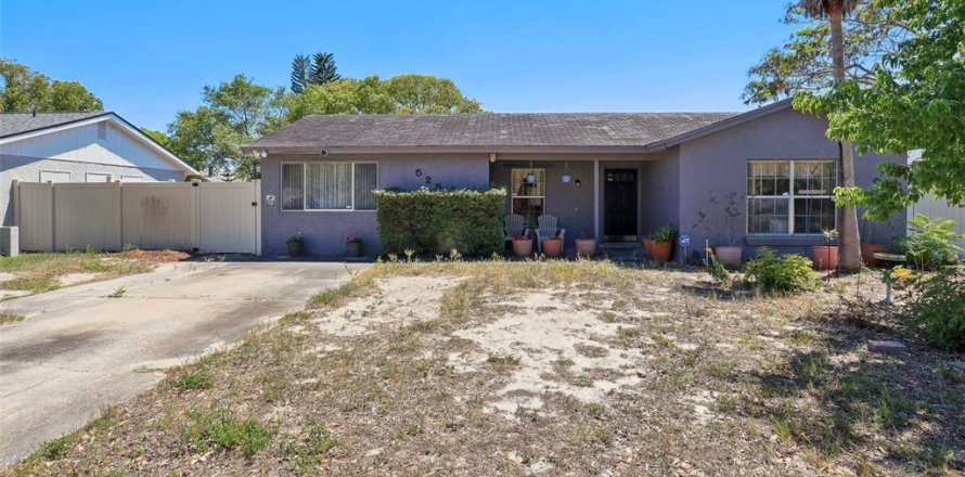 House in Casselberry, Florida 3 bedrooms, 165.46 sq.m. № 1640490