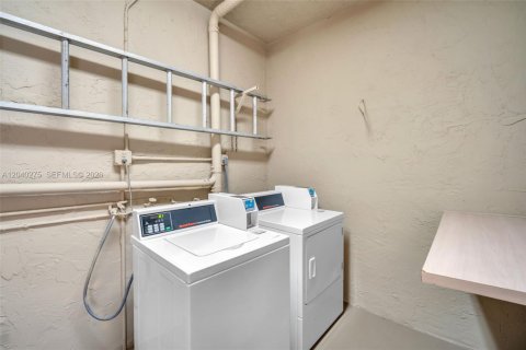 Купить кондоминиум в Майами, Флорида 1 спальня, 66.15м2, № 2087318 - фото 20