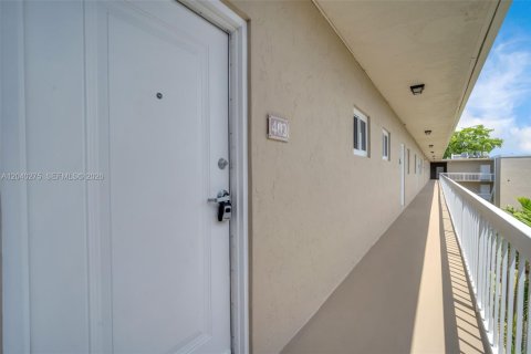 Купить кондоминиум в Майами, Флорида 1 спальня, 66.15м2, № 2087318 - фото 19