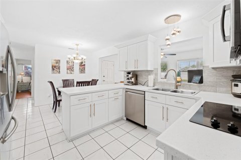 House in Saint Petersburg, Florida 2 bedrooms, 118.08 sq.m. № 1626093 - photo 15