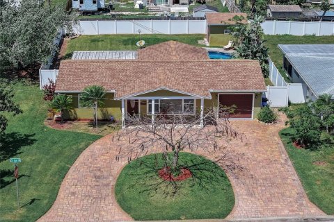 House in Saint Petersburg, Florida 2 bedrooms, 118.08 sq.m. № 1626093 - photo 2
