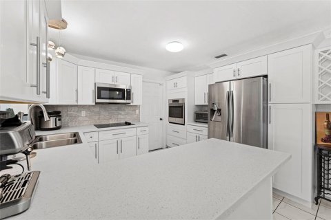 House in Saint Petersburg, Florida 2 bedrooms, 118.08 sq.m. № 1626093 - photo 16