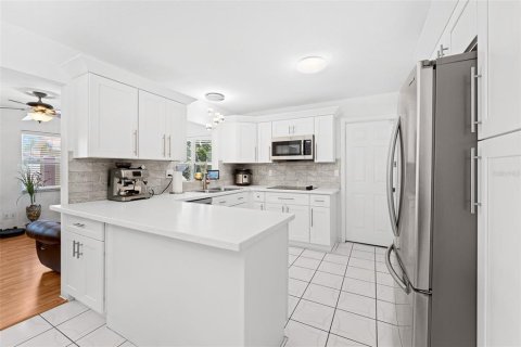 House in Saint Petersburg, Florida 2 bedrooms, 118.08 sq.m. № 1626093 - photo 14