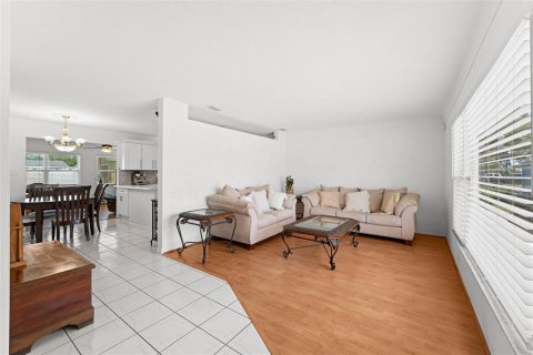 House in Saint Petersburg, Florida 2 bedrooms, 118.08 sq.m. № 1626093 - photo 10
