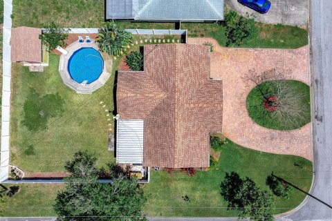 House in Saint Petersburg, Florida 2 bedrooms, 118.08 sq.m. № 1626093 - photo 3