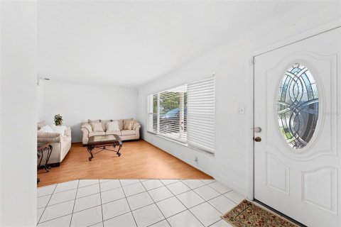 House in Saint Petersburg, Florida 2 bedrooms, 118.08 sq.m. № 1626093 - photo 6