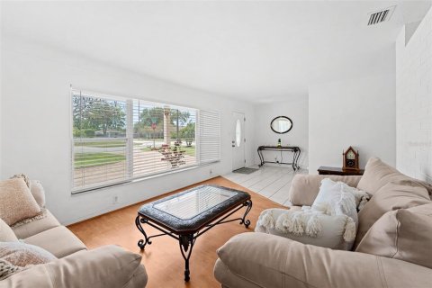House in Saint Petersburg, Florida 2 bedrooms, 118.08 sq.m. № 1626093 - photo 9