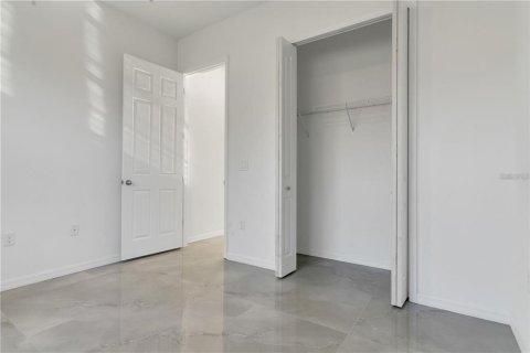 Villa ou maison à louer à North Port, Floride: 4 chambres, 200.02 m2 № 2418606 - photo 11