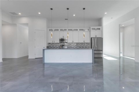 Villa ou maison à louer à North Port, Floride: 4 chambres, 200.02 m2 № 2418606 - photo 5