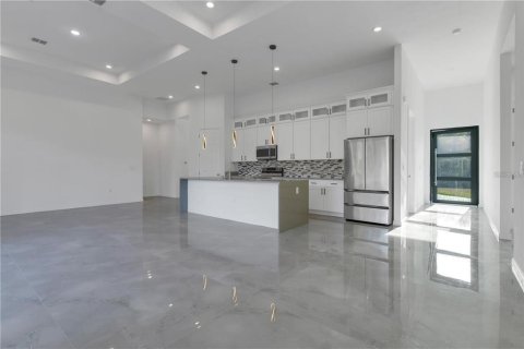 Villa ou maison à louer à North Port, Floride: 4 chambres, 200.02 m2 № 2418606 - photo 6