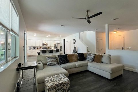Casa en venta en Kissimmee, Florida, 4 dormitorios, 256.5 m2 № 1747022 - foto 20