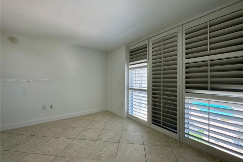 Condominio en alquiler en Bal Harbour, Florida, 2 dormitorios, 107.12 m2 № 1865612 - foto 17