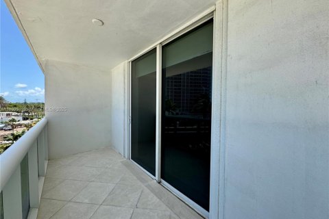 Condominio en alquiler en Bal Harbour, Florida, 2 dormitorios, 107.12 m2 № 1865612 - foto 25