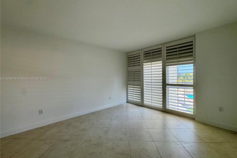 Condominio en alquiler en Bal Harbour, Florida, 2 dormitorios, 107.12 m2 № 1865612 - foto 15