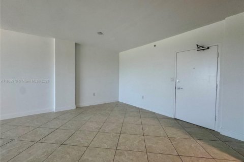 Condominio en alquiler en Bal Harbour, Florida, 2 dormitorios, 107.12 m2 № 1865612 - foto 11