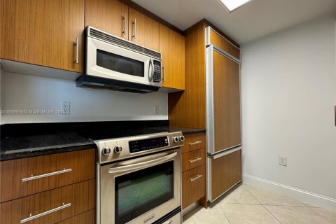 Condominio en alquiler en Bal Harbour, Florida, 2 dormitorios, 107.12 m2 № 1865612 - foto 6