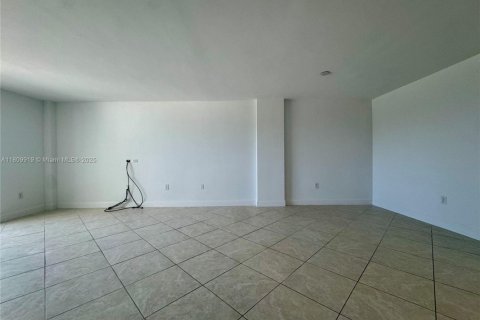 Condominio en alquiler en Bal Harbour, Florida, 2 dormitorios, 107.12 m2 № 1865612 - foto 13