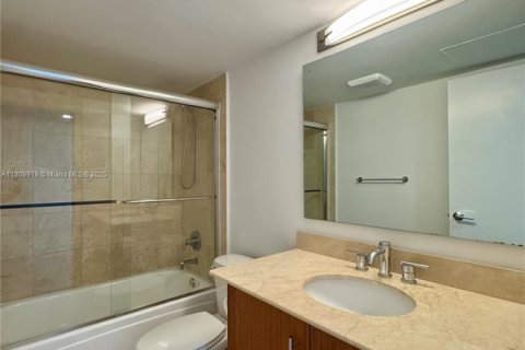 Condominio en alquiler en Bal Harbour, Florida, 2 dormitorios, 107.12 m2 № 1865612 - foto 18