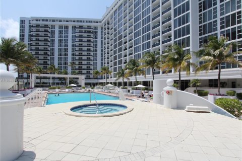 Condominio en alquiler en Bal Harbour, Florida, 2 dormitorios, 107.12 m2 № 1865612 - foto 27