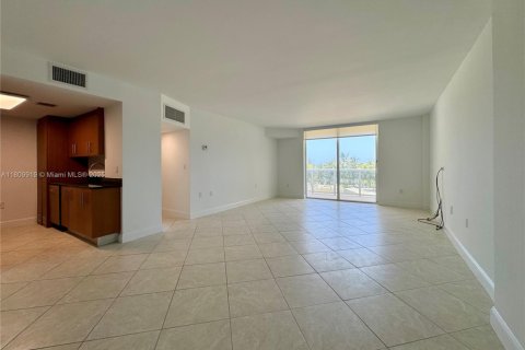 Condominio en alquiler en Bal Harbour, Florida, 2 dormitorios, 107.12 m2 № 1865612 - foto 10