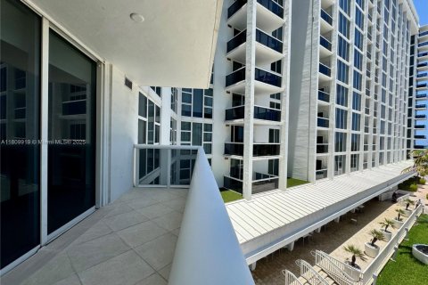 Condominio en alquiler en Bal Harbour, Florida, 2 dormitorios, 107.12 m2 № 1865612 - foto 26