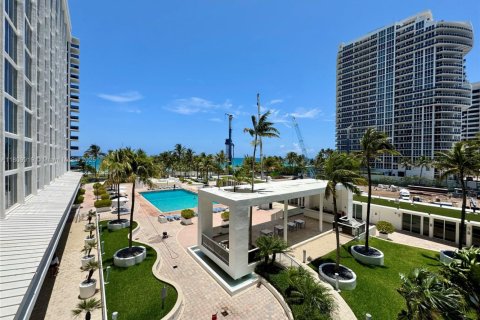 Condominio en alquiler en Bal Harbour, Florida, 2 dormitorios, 107.12 m2 № 1865612 - foto 3