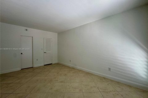 Condominio en alquiler en Bal Harbour, Florida, 2 dormitorios, 107.12 m2 № 1865612 - foto 16