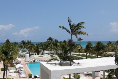 Condominio en alquiler en Bal Harbour, Florida, 2 dormitorios, 107.12 m2 № 1865612 - foto 1