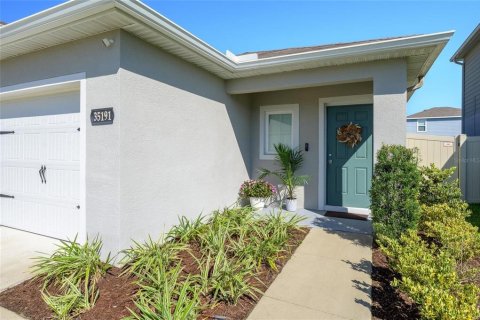 House in Zephyrhills, Florida 3 bedrooms, 139.35 sq.m. № 2416861 - photo 2