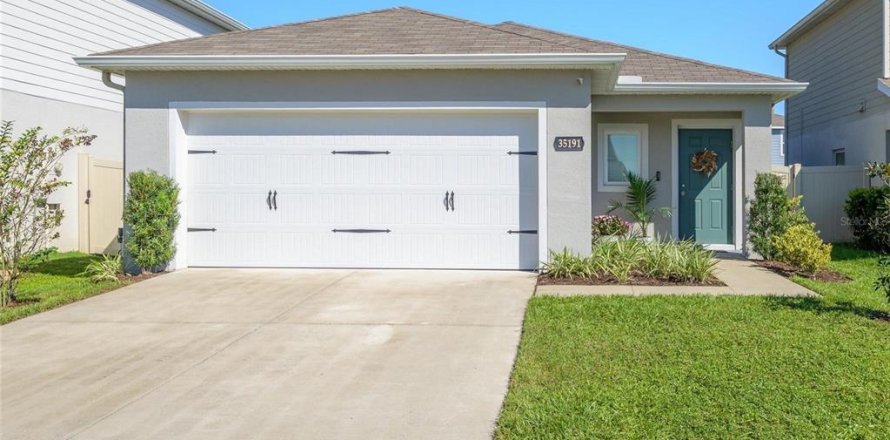 House in Zephyrhills, Florida 3 bedrooms, 139.35 sq.m. № 2416861