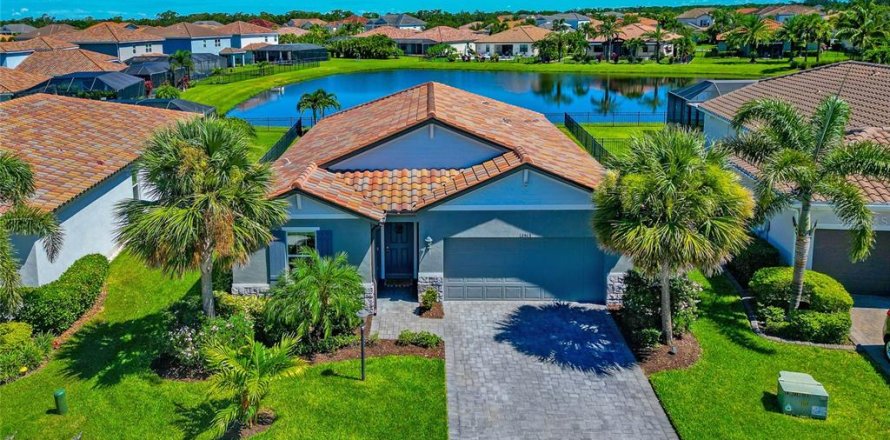 House in Bradenton, Florida 3 bedrooms, 155.52 sq.m. № 2109300