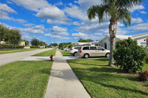 Villa ou maison à vendre à Boynton Beach, Floride: 2 chambres, 132.66 m2 № 2013276 - photo 21