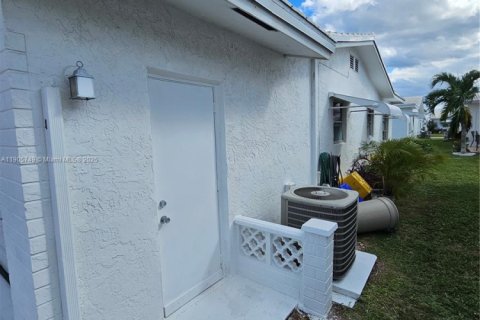 Villa ou maison à vendre à Boynton Beach, Floride: 2 chambres, 132.66 m2 № 2013276 - photo 23