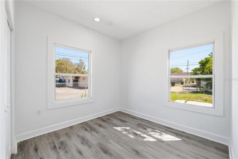 Villa ou maison à vendre à Saint Petersburg, Floride: 3 chambres, 127.83 m2 № 2103041 - photo 15